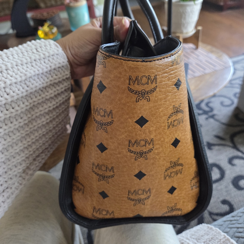 MCM Visetos Monogram Tote Bag in Cognac and Black - Picture 5 of 10
